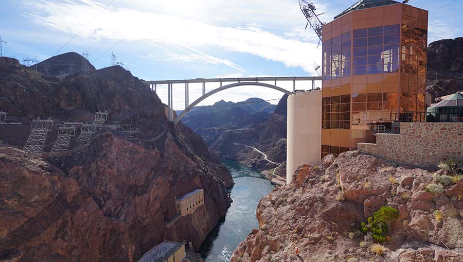 Hoover Dam Bir Yani Nevada Digeri Arizona Olan Dev Baraj Morvaliz