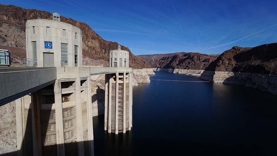 Hoover Dam Bir Yani Nevada Digeri Arizona Olan Dev Baraj Morvaliz