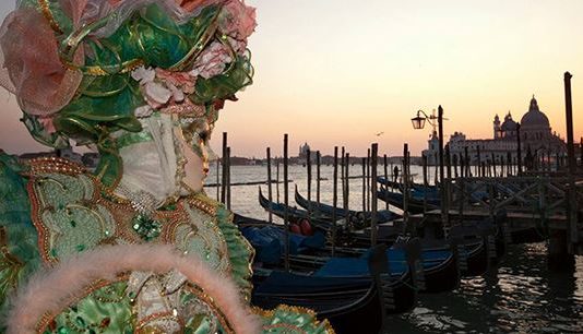 Şenlikler Başlasın: Mardi Gras ve Venedik Festivali