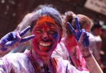 Nepal ve Renklerle Dans Festivali Holi