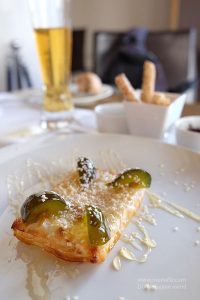 Ballı susamlı kızarmış feta peyniri, Yunanistan