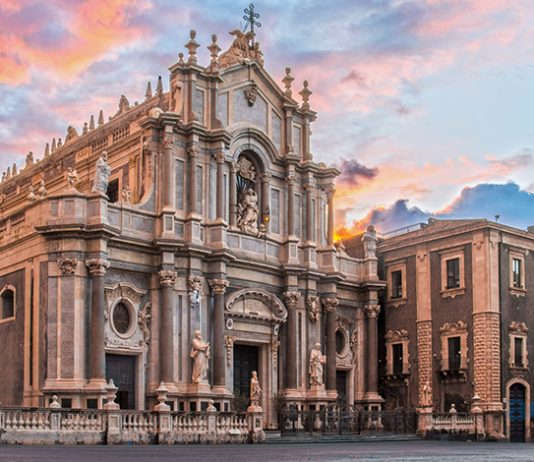 Sicilya ve Kara Şehir Katanya