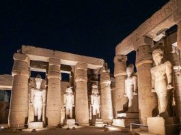Luxor Tapınağı – Gecenin Işığında Bir Krallık Sahnesi